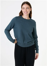 Load image into Gallery viewer, Fitted Crew Neck Long Sleeve Jumper