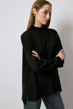 Load image into Gallery viewer, TURTLENECK BASIC KNIT SWEATER
