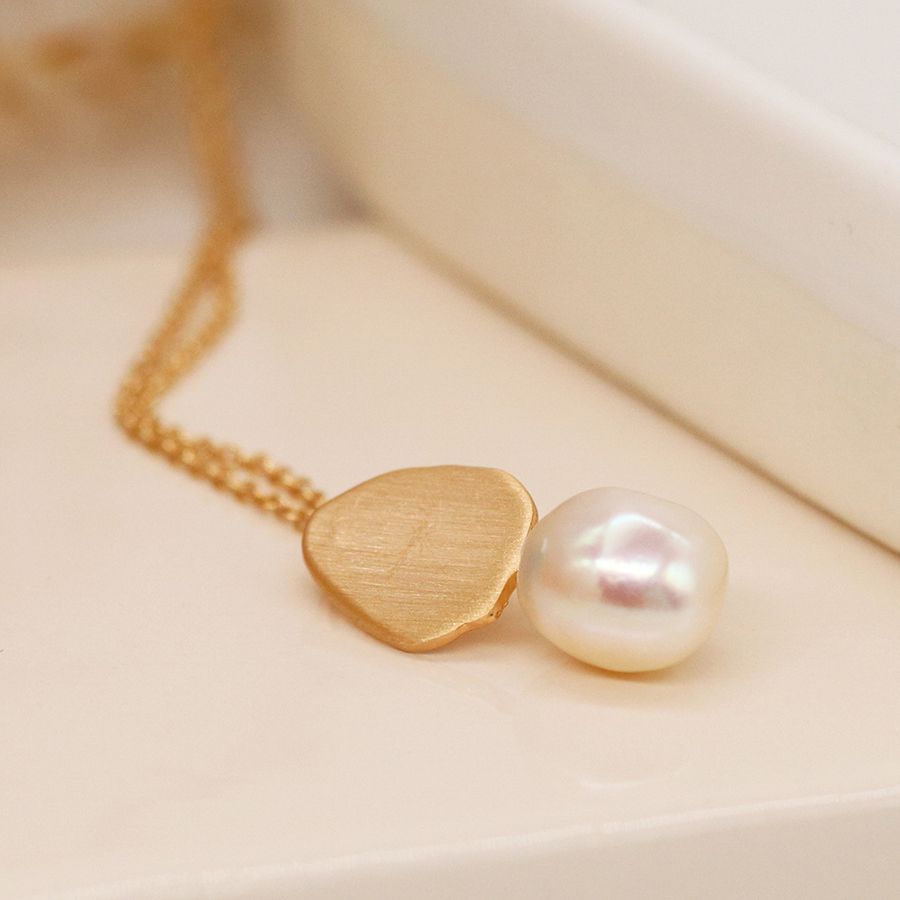 Golden Brushed Teardrop & Pearl Necklace