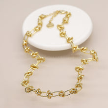 Load image into Gallery viewer, Golden knot link necklace
