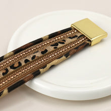 Load image into Gallery viewer, Multistrand leopard print and golden element bracelet

