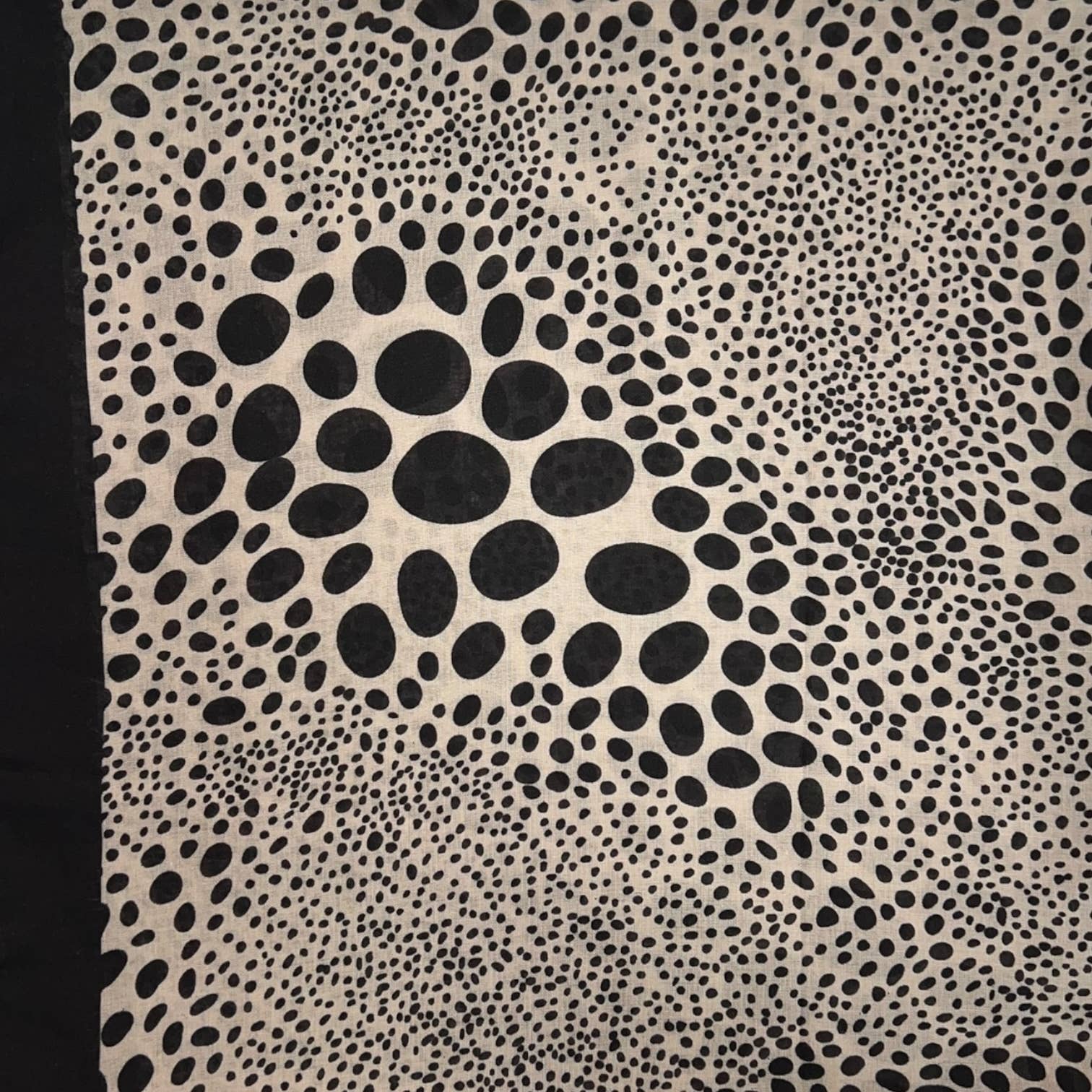 Leopard dots print scarf
