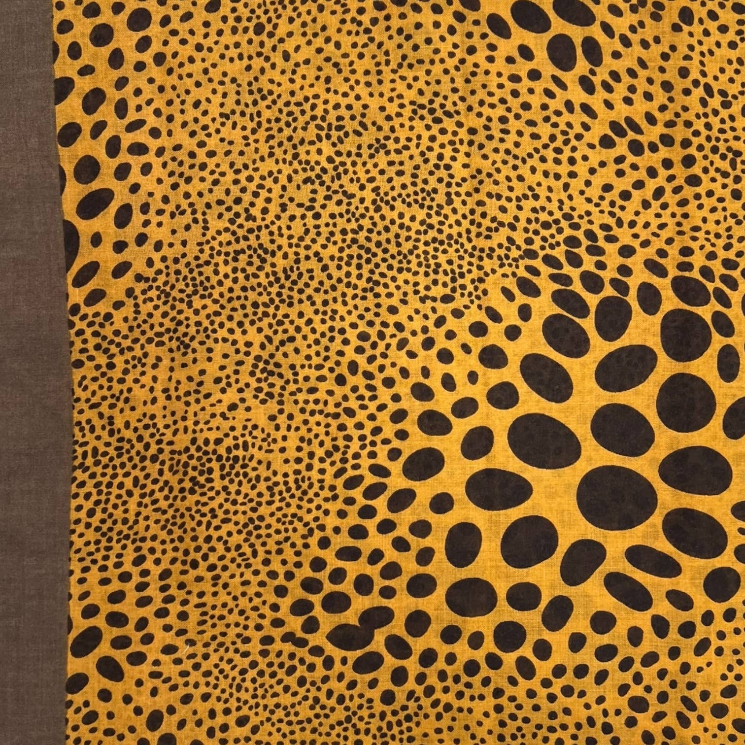 Leopard dots print scarf