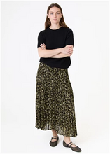 Load image into Gallery viewer, Leopard Print Chiffon Pleated Skirt
