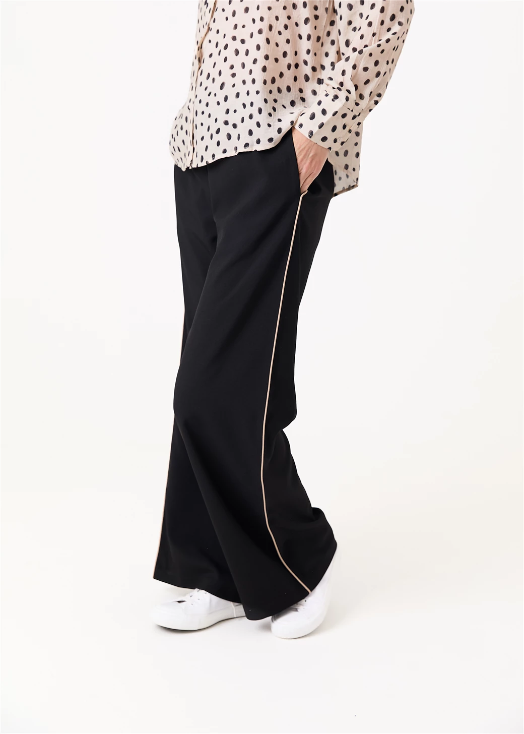 Channel Front Wide Leg Piping Trouser