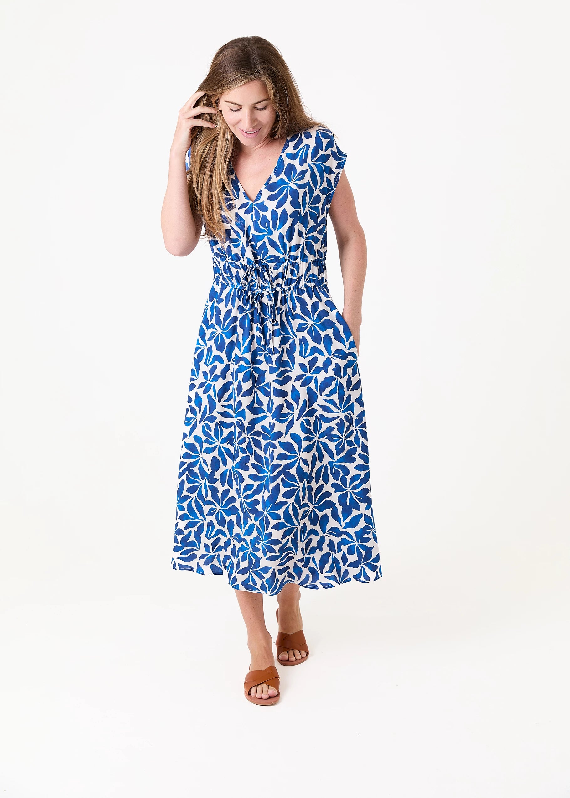 Mottled Mono Floral v Neck Drawstring Waist Dress