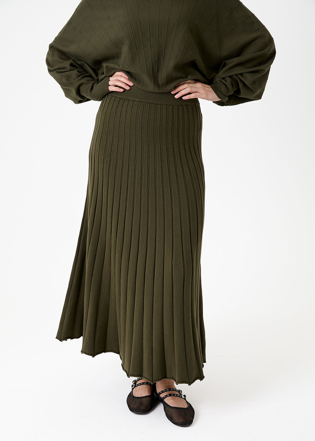 Cashmere Like Kintted Pleated Skirt in Chocolate