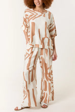 Load image into Gallery viewer, Abstract Line Print Top &amp; Trouser Set
