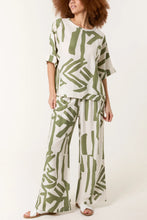 Load image into Gallery viewer, Abstract Line Print Top &amp; Trouser Set
