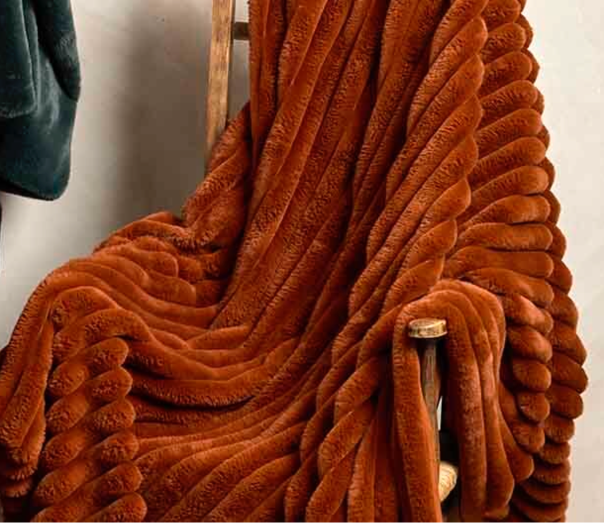 Ribbed faux fur throw spice