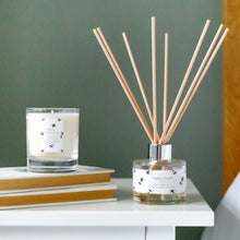 Load image into Gallery viewer, Amber and Sweet Honey Diffuser
